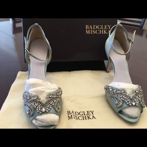 Badgley Mischka, super comfortable. Beautiful!!